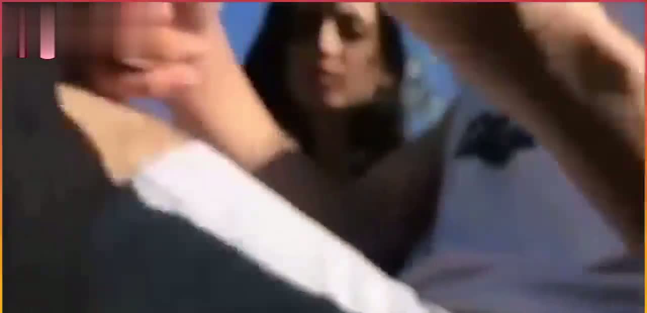 Gençler parkta karanlık köşede sikişiyor